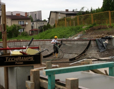 Betonowy skatepark w Radzionkowie - foto z budowy