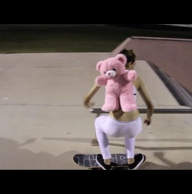 MILEY CYRUS SKATEBOARDING