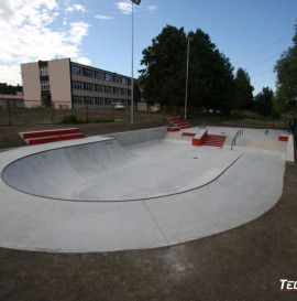 Nowy betonowy skatepark w Radzionkowie