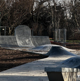 Po lekcjach wbijamy na skatepark! Nowy obiekt przy Szkole Podstawowej nr 78 w Krakowie. 