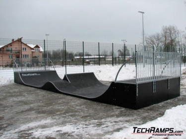 Skatepark w Dziwonowie Spin Ramp 