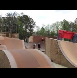 Skatercross skateboard racing